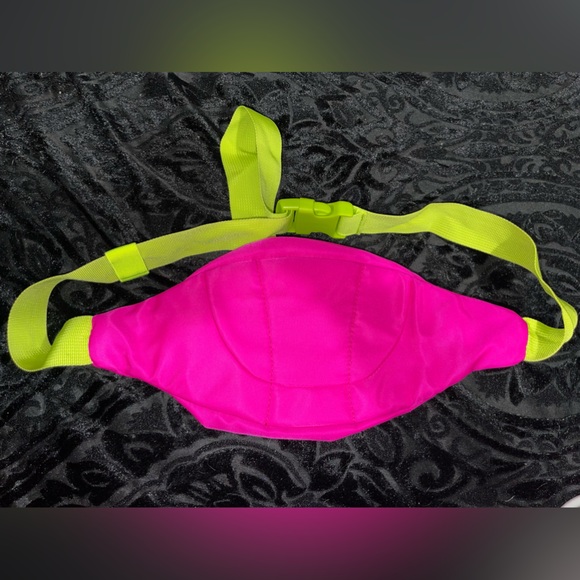 Buc-ees Fanny pack - Picture 4 of 5